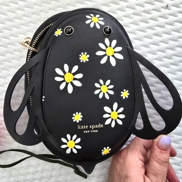 kate spade Handbags - Kate Spade Bee Daisy Crossbody Purse